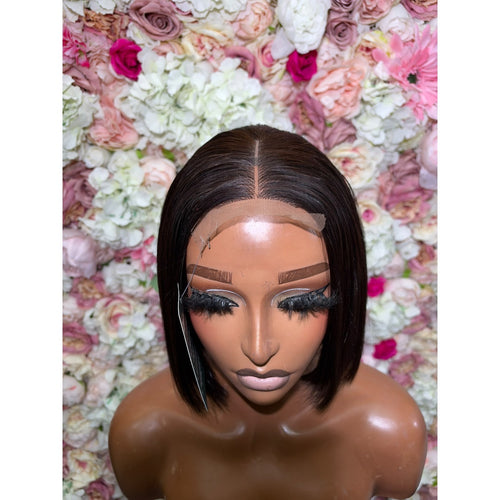 8 inch straight lace front bob wig close-up of centre part and hairline